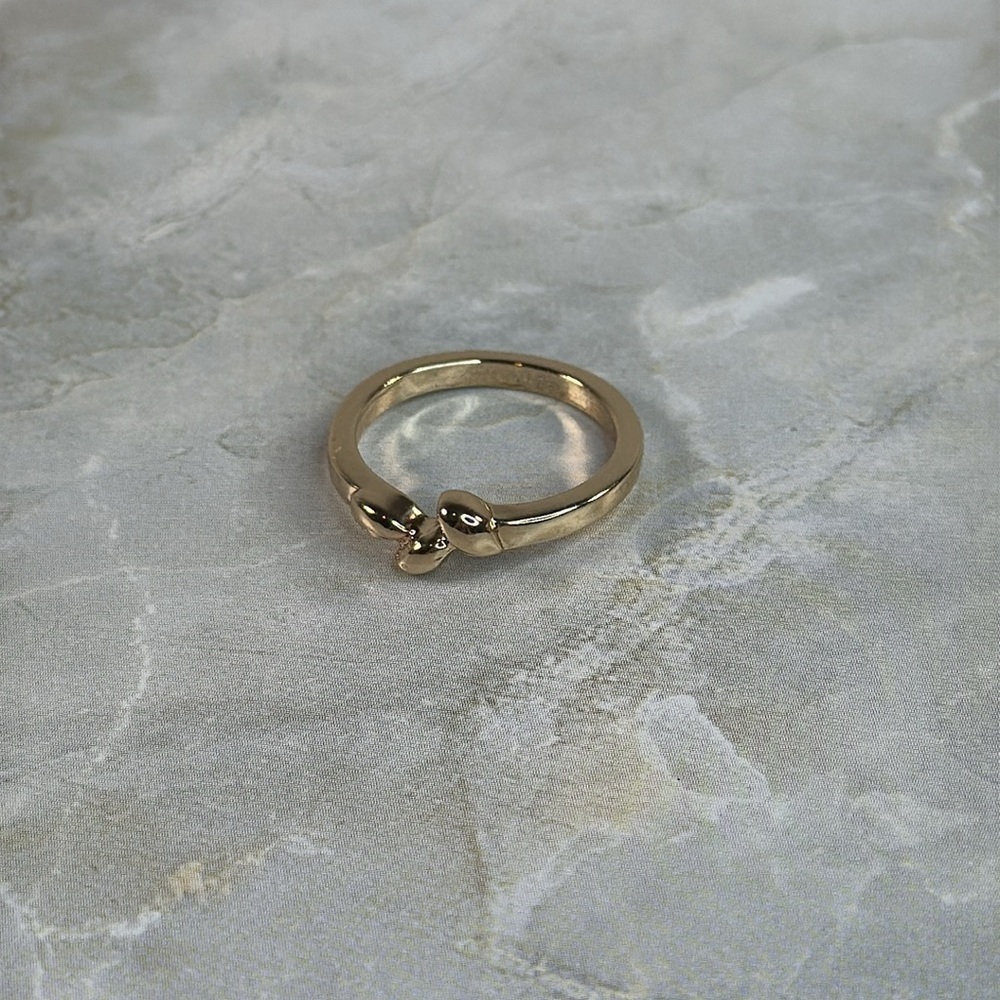 Elegant Gold Women's Ring
